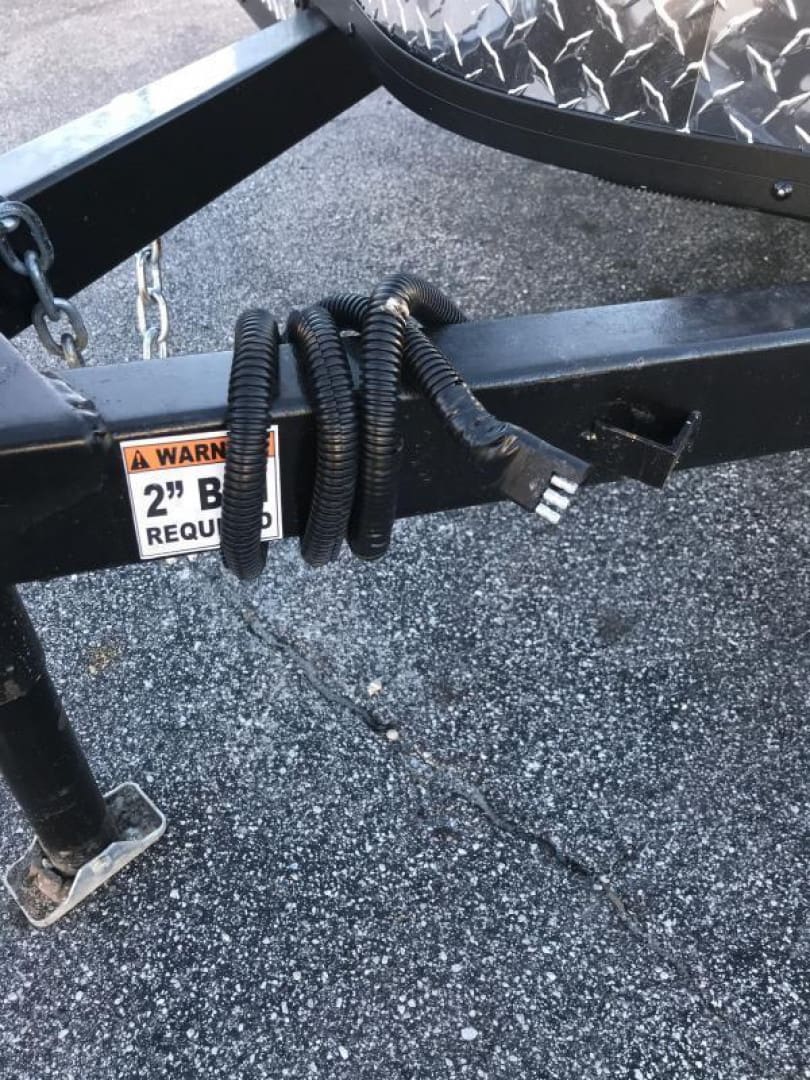 Trailer hitch with coiled wiring cable