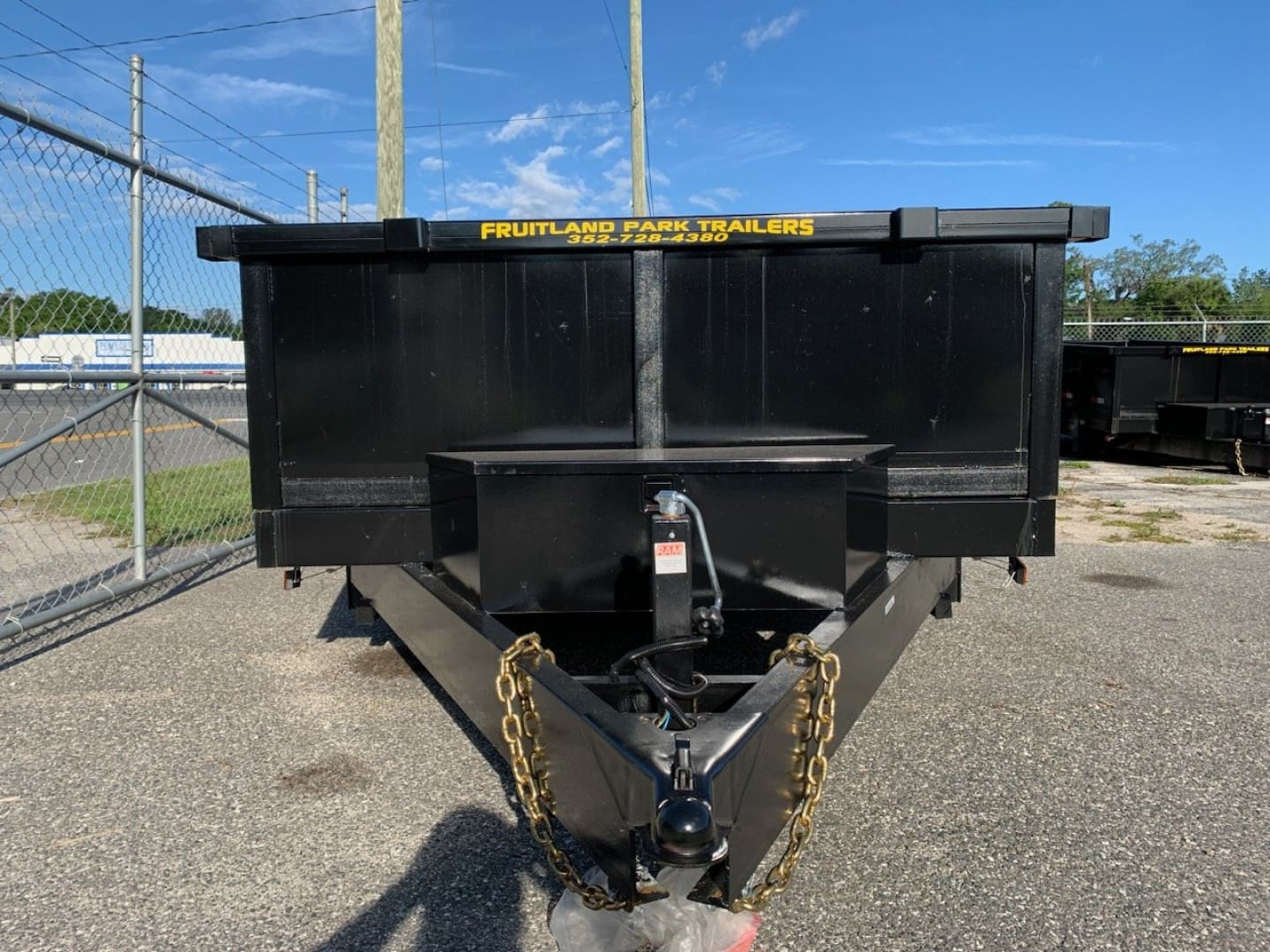 Heavy-duty trailer with hitch